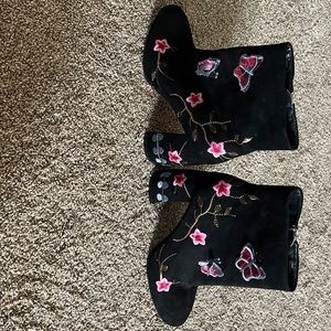 Boutique shop bootie heels!